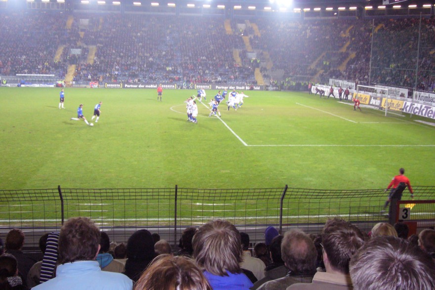 Arminia Bielefeld beim Freistoß gegen den Vfl Bochum am 18. Feb. 2007 (kein Tor)
