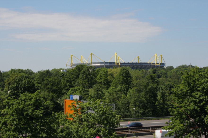 Blick vom ehemaligen Phoenix-Gelände West auf den Borussentempel (Westfalenstadion, nix für Schalker)