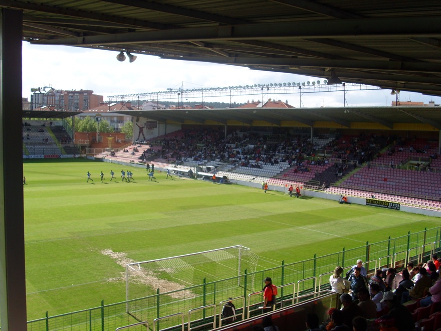 Oviedo players before a match at Estadio El Plantío, against Burgos CF. Oviedo lost this match 0–2 and was relegated to Tercera División.