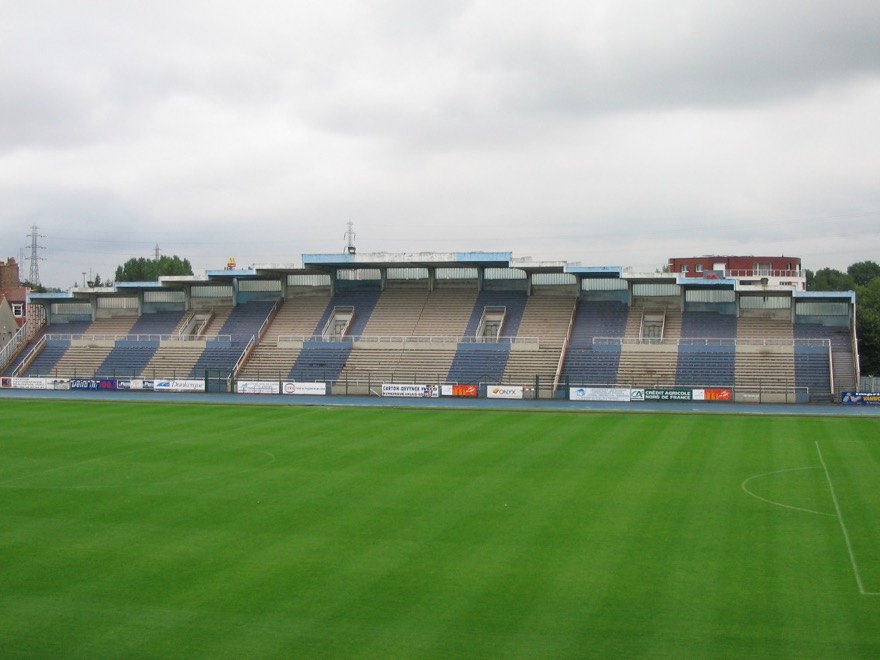 Ancienne tribune sud/debout (côté av. de Rosendaël) stade M. Tribut à Dunkerque, Nord.
L’enceinte maritime, sous cette forme depuis 1957, vit en effet ses derni