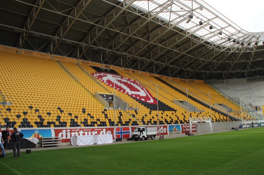 Bildinhalt: Stadion Dresden, Zuschauertribüne
Aufnahmeort: Dresden, Deutschland