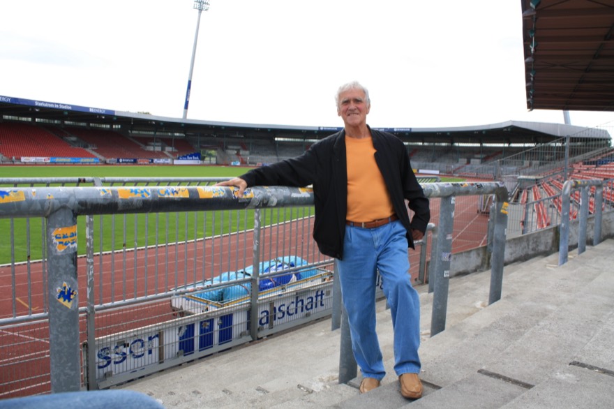 Walter Schmidt, Deutscher Meister von 1967 mit Eintracht Braunschweig, zurück an alter Wirkungsstätte.