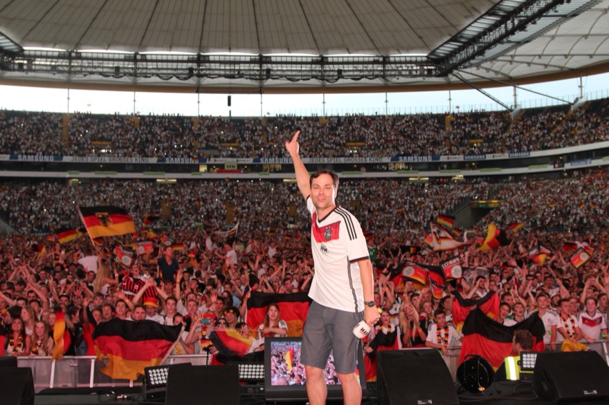 Fußball-Weltmeisterschaft 2014, FFH-Public Viewing in der Commerzbank-Arena Frankfurt am Main mit FFH-Moderator Daniel Fischer, 4. Juli 2014, Spiel Deutschland 