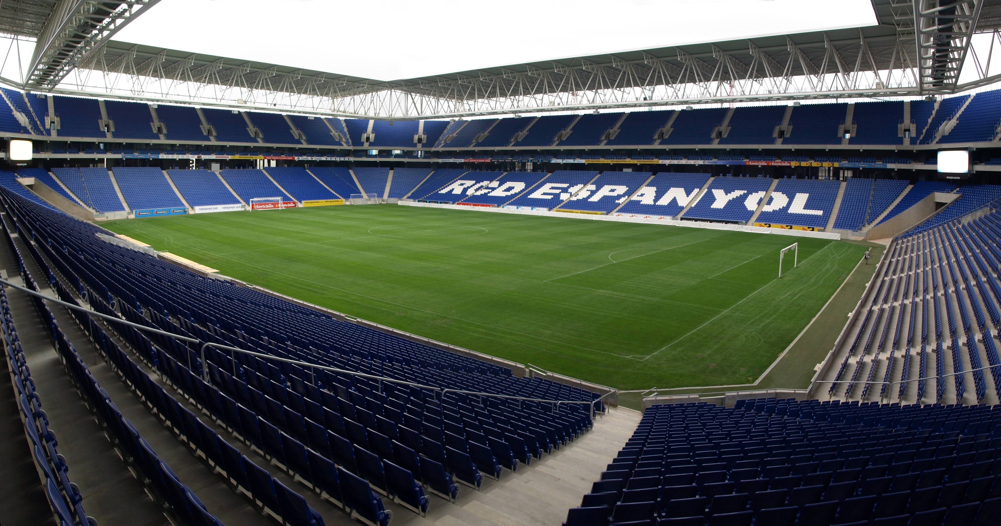 Panorámica del interior del Estadio de Cornellá-El Prat, propiedad del Real Club Deportivo Español de Barcelona.
