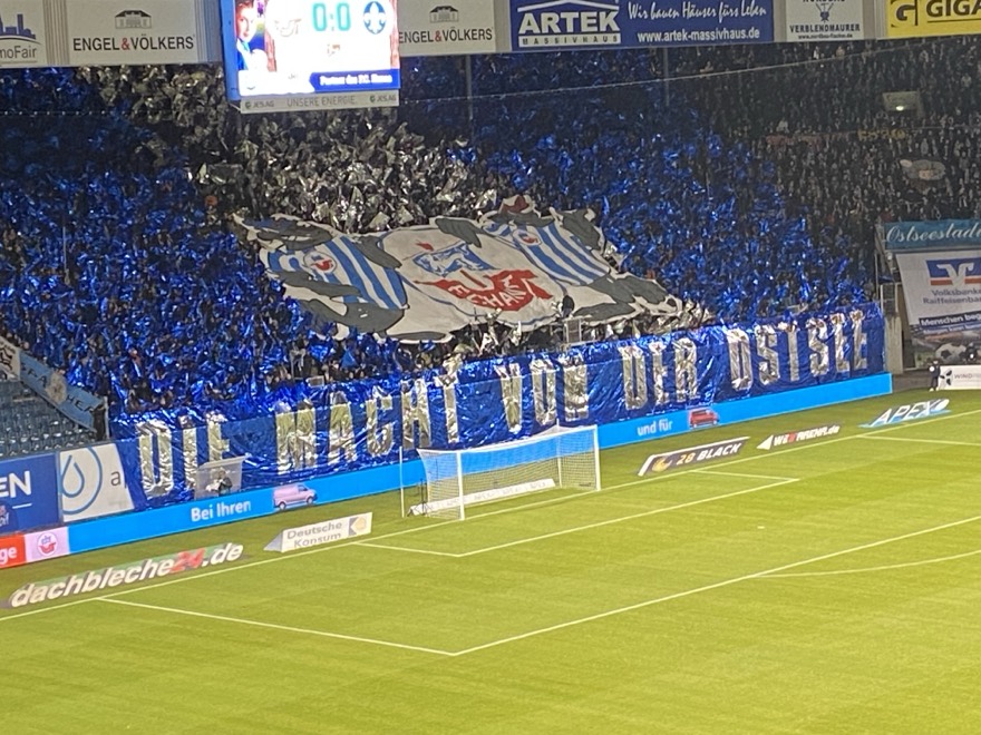 Blick auf die Südtribüne am 18. Februar 2023.