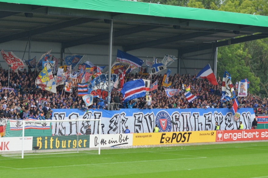 Holstein-Stadion Westribüne Spiel gegen 1860 München