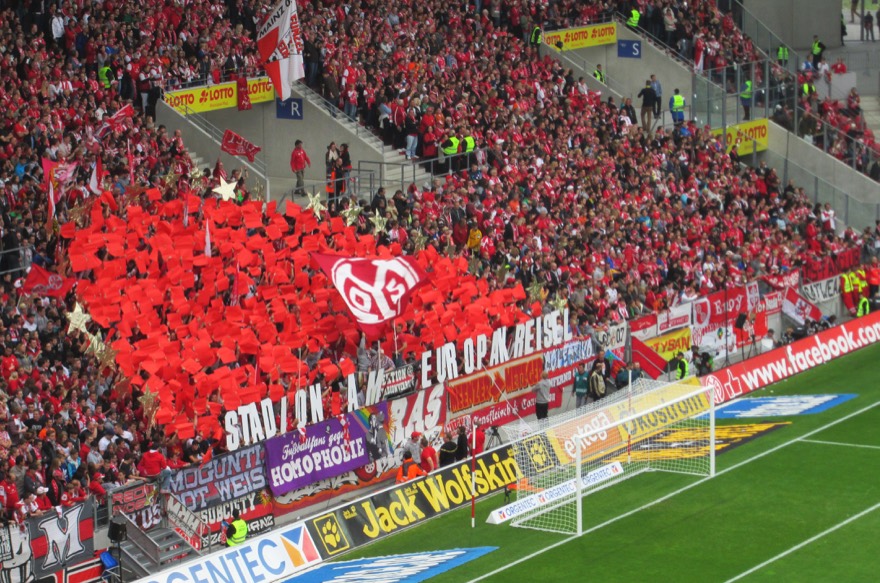 Choreo vor dem Spiel gegen Fortuna Düsseldorf (1:0)