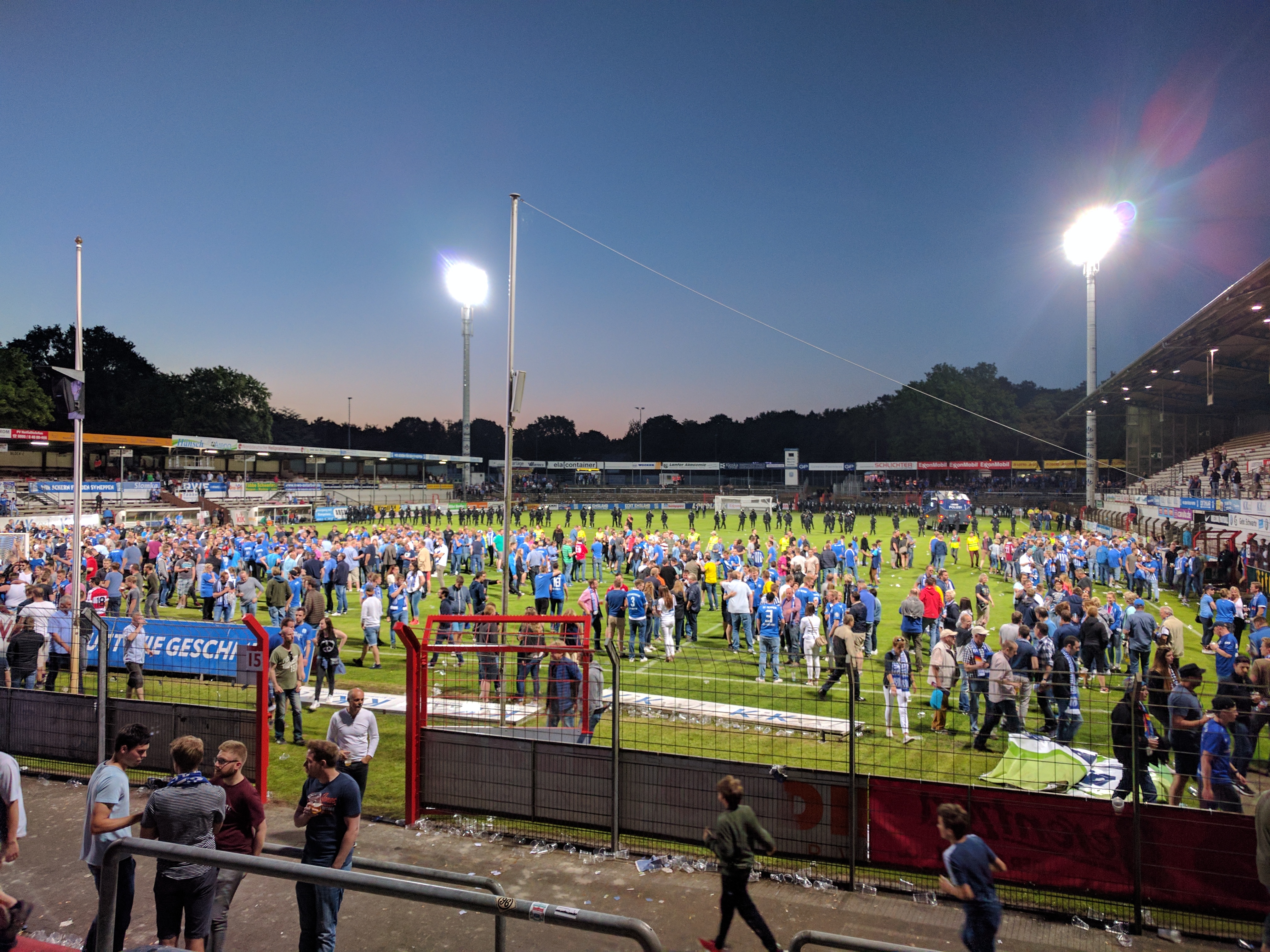 O Emslandstadion depois do jogo de promoção do SV Meppen contra o Waldhof Mannheim