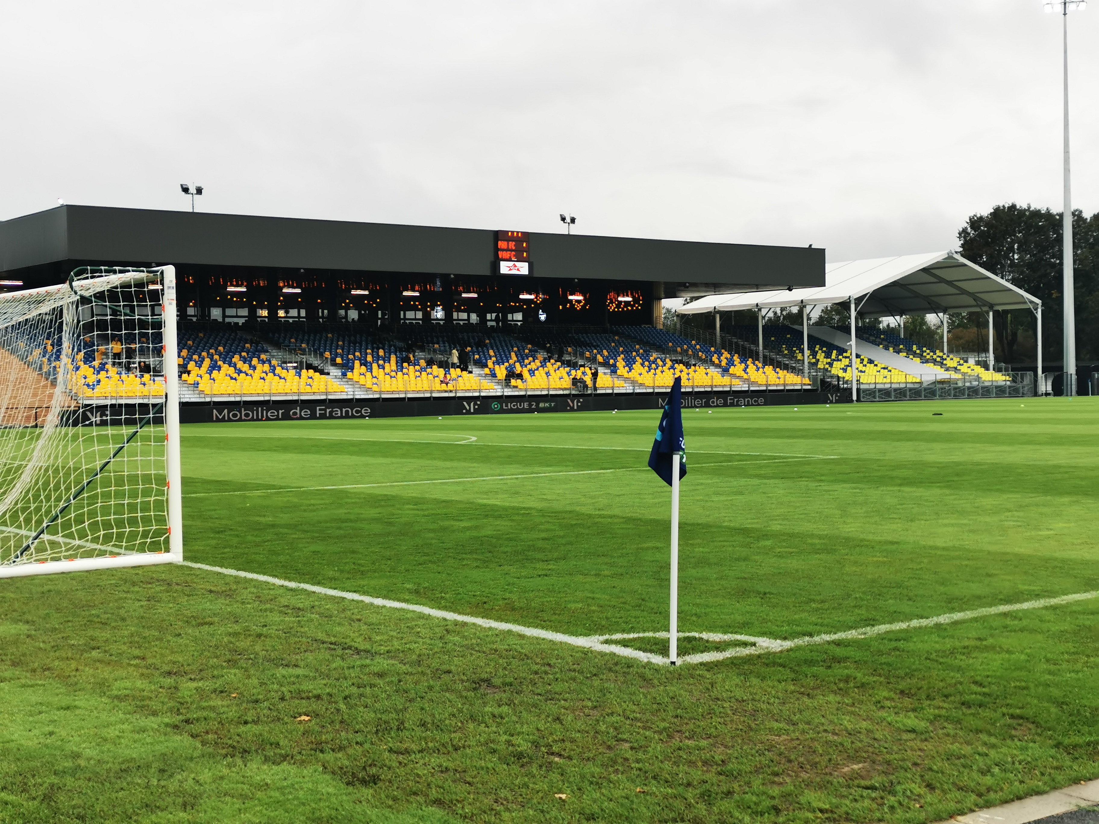 O Nouste Camp em setembro de 2021, o primeiro estádio próprio da história do clube, inaugurado em 2019 com 4.144 lugares