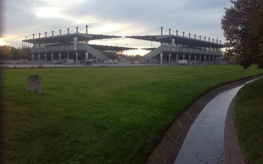 Essen-Bergeborbeck: Stadion Essen von Osten, rechts die Berne; November 2019