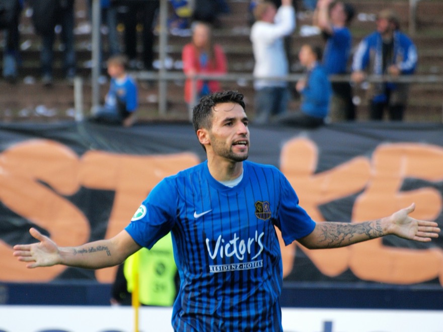 Giuseppe Pisano bejubelt ein Tor im Spiel 1.FC Saarbrücken - Preußen Münster