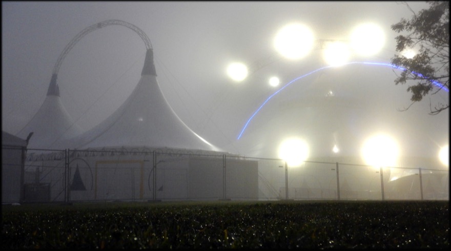 Cirque installé dans une enclave enherbée du bois de la Citadelle (Lille) à l'occasion de la "grande fête lilloise du cirque" sur le site de l'ancien stade de f