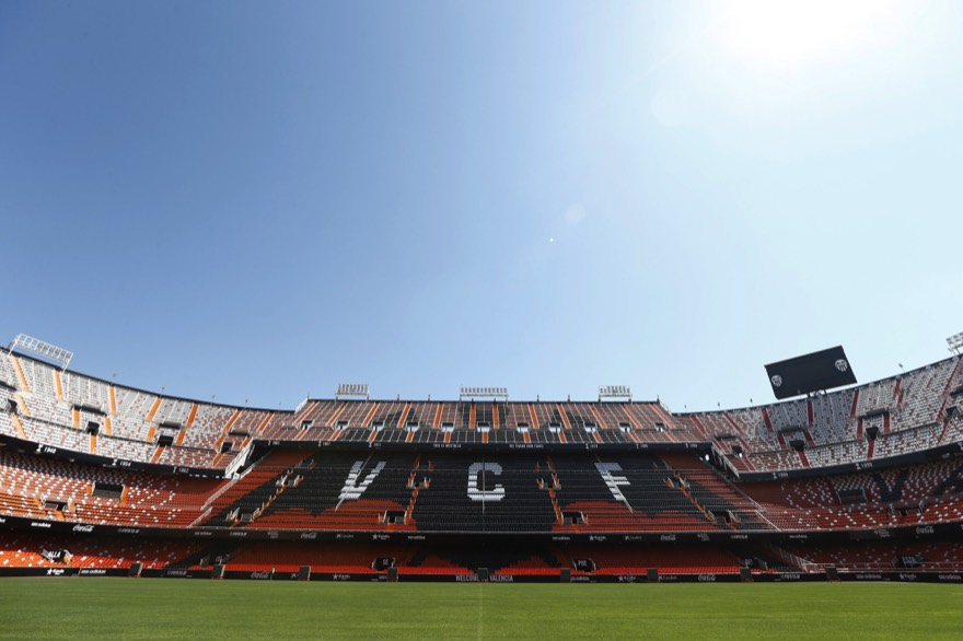 Un Murciélago de 90 metros y el color naranja, se convierte en protagonista del estadio desde 2013.
