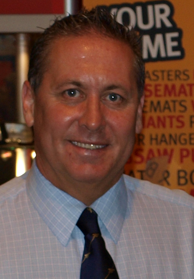 Kenny Sansom num encontro com torcedores no Emirates Stadium, em abril de 2011.